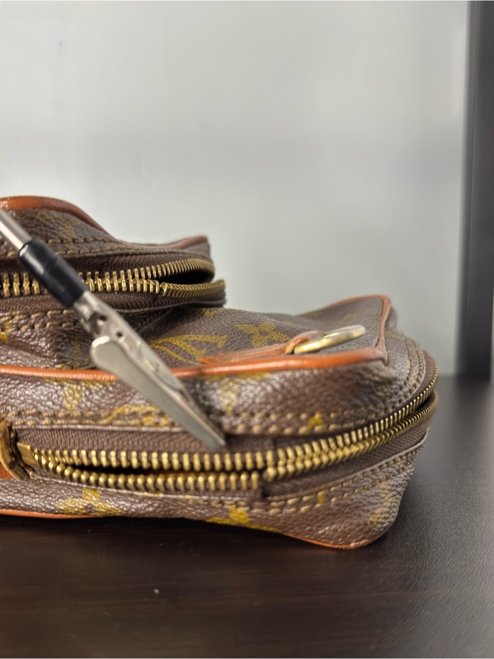Louis Vuitton Brown Monogram Canvas Men’s Belt/Crossbody Bag - Picture 3 of 11